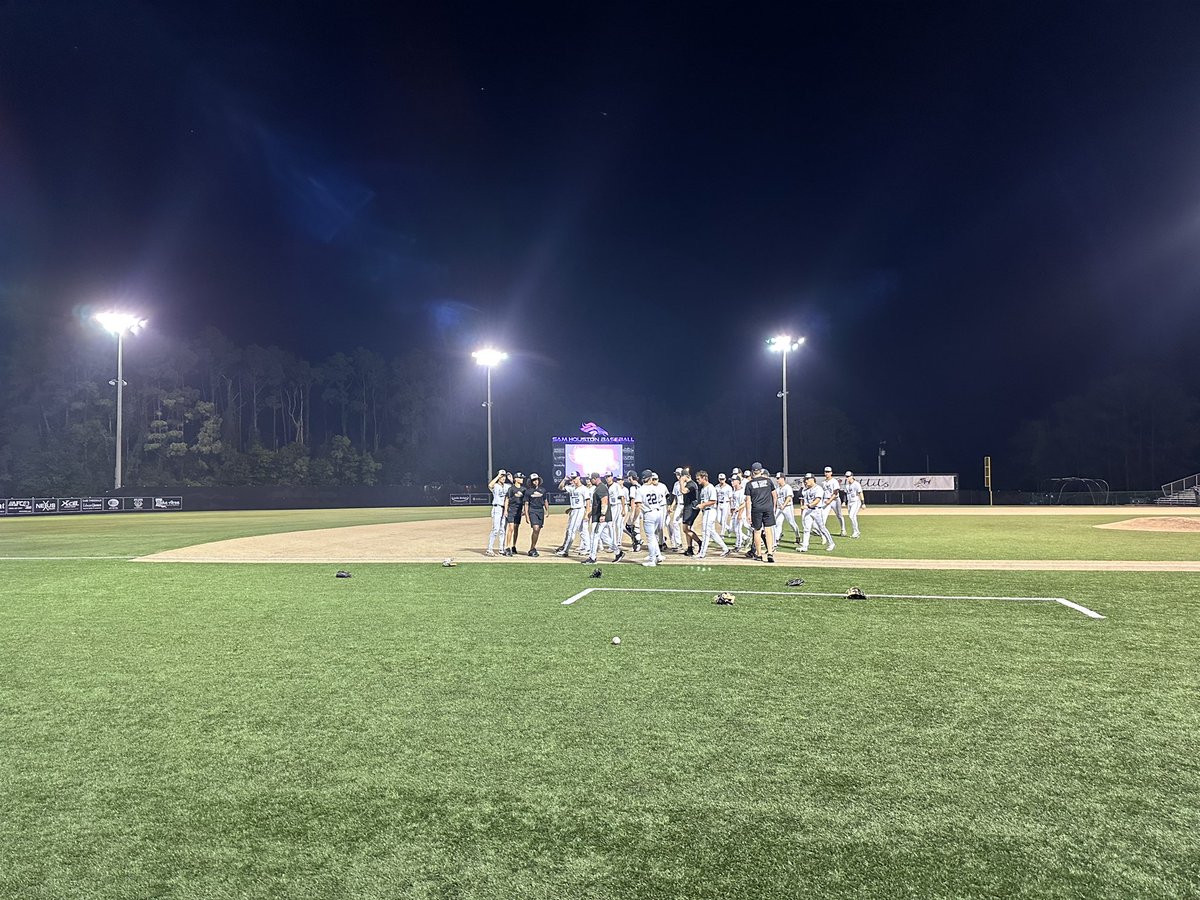 Sam Houston beats Live Oak 2-0 to take a 1-0 series lead. Highlights at 10 on @KPLC7Sports