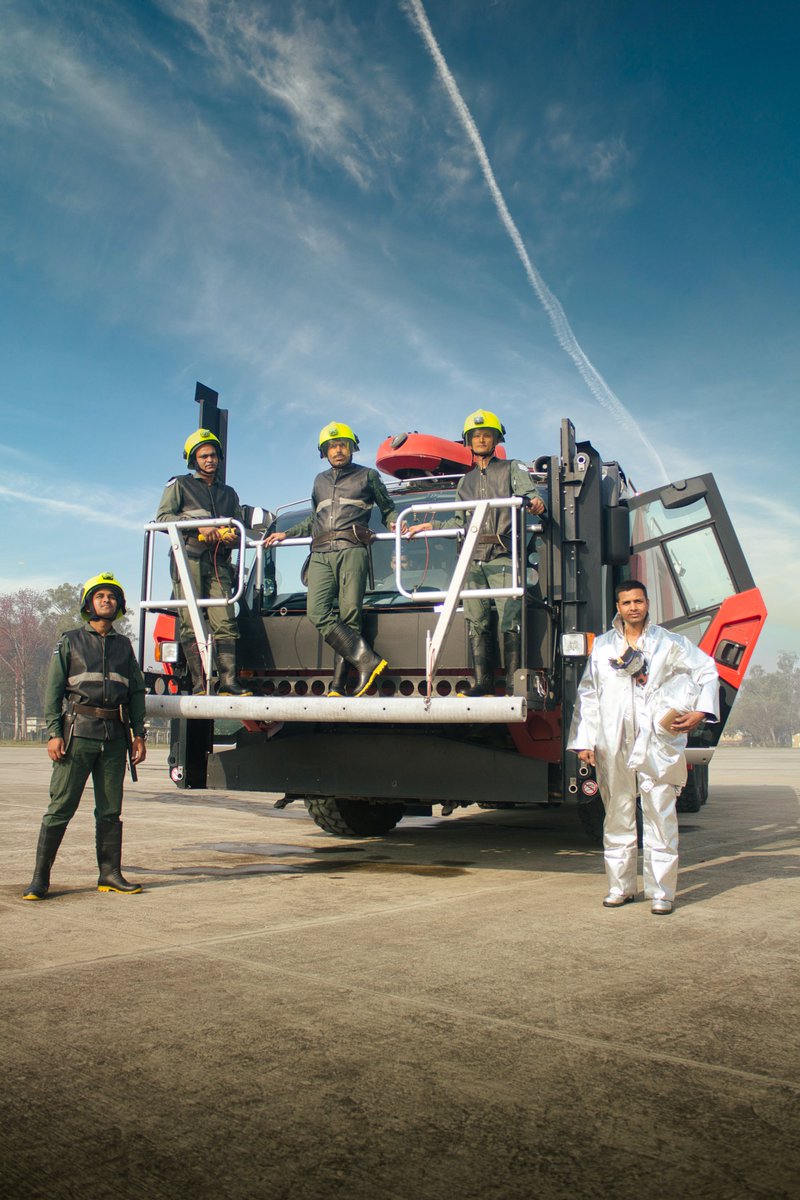 IAF_MCC's tweet photo. On this
#InternationalFireFightersDay, we honour the #Dedication and #Bravery of our #AirWarriors, engaged in Fire Fighting duties, who ensure our safety day and night.

#HarKaamDeshKeNaam
📸 - Cpl Amartya Mitra. https://t.co/bIrl76kXKc