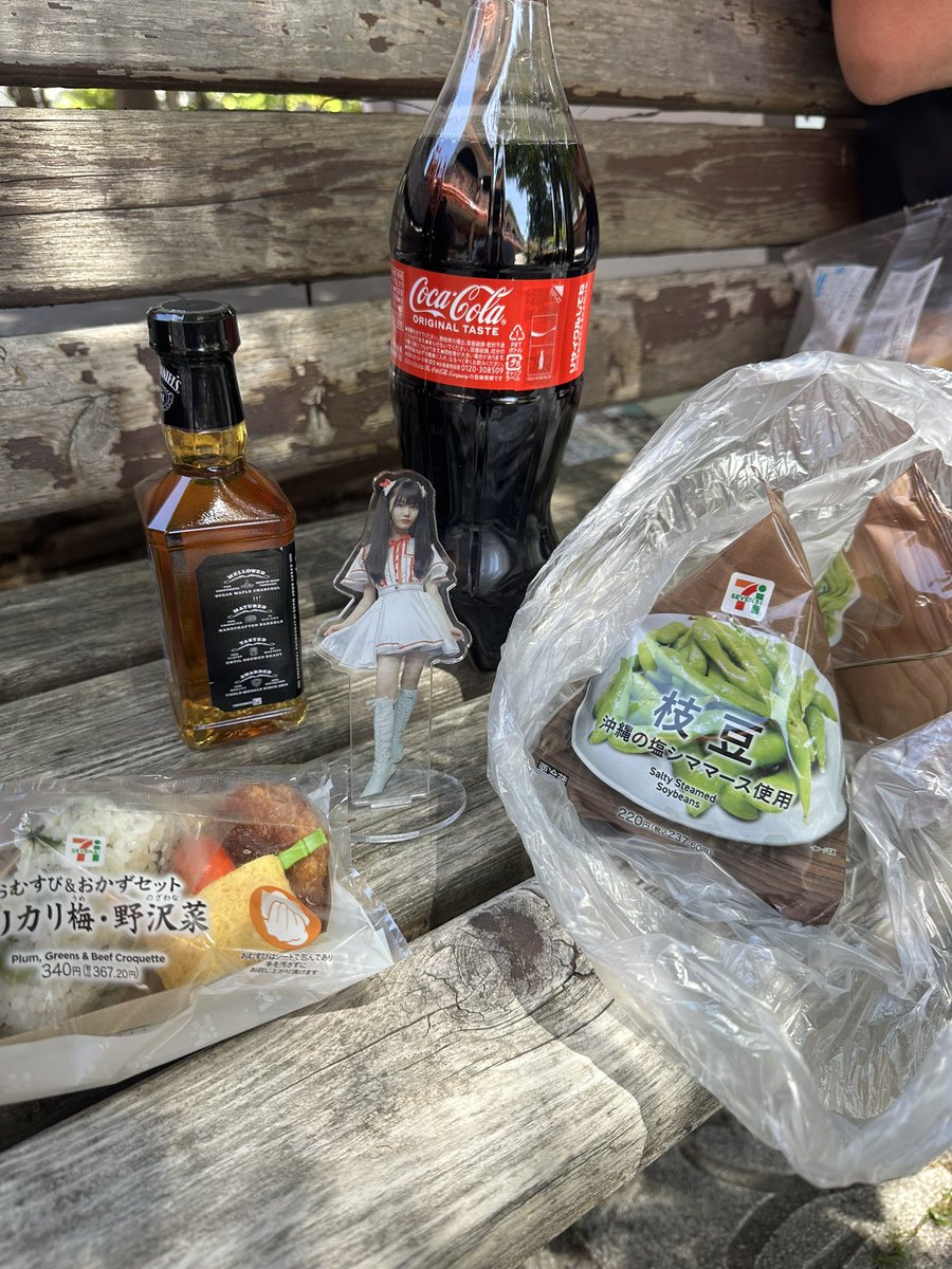 gunmaimai_'s tweet image. ( ´Д`)y━･~~

まったりと。。。
今日の現場

おむすび
えだまめ
じやつくだにえる
こおら

#いただきるーにゃん
#ほしの子
#dbox