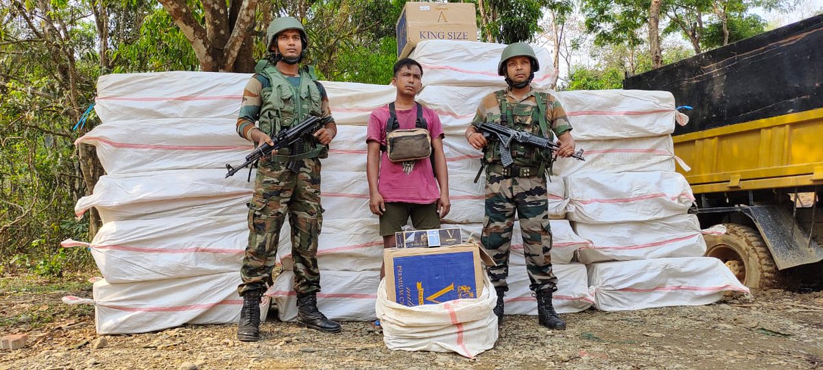 ASSAM RIFLES RECOVERS CONTRABAND ITEMS IN MIZORAM
#AssamRifles apprehended one-person alongwith twenty-two thousand packets of Cigarettes worth approx Rs 16 lakhs from Lungpuk, Siaha District, #Mizoram on 02 Apr 2024. The apprehended person and recoveries were handed over to…