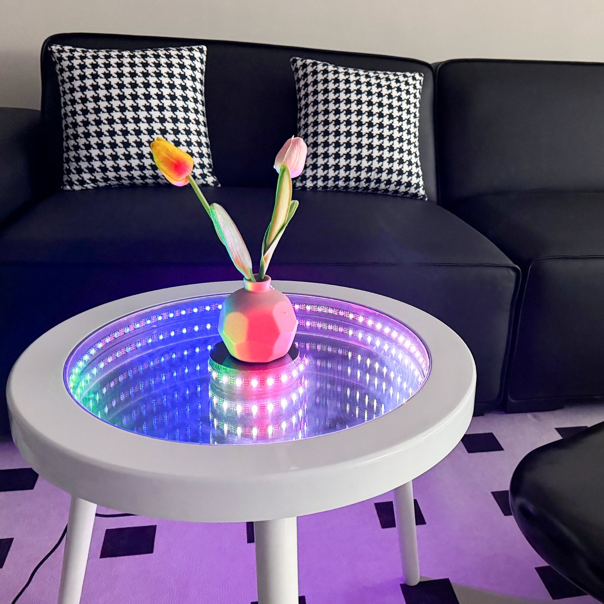 zenyarahome's tweet image. Coffee Table with LED Infinity  Mirror.With its amazing physics effects, it will give you the impression that you are staring at an unending emptiness. wayfair.com/furniture/pdp/… #infinity #infinitytable #mirror #coffeetable #coffeetabledecor #furnituredesign #mirrors