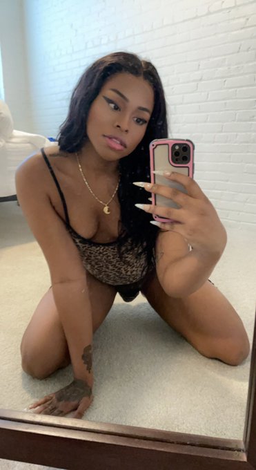 Find out what's in my pantieś https://t.co/3hqaVChxd5