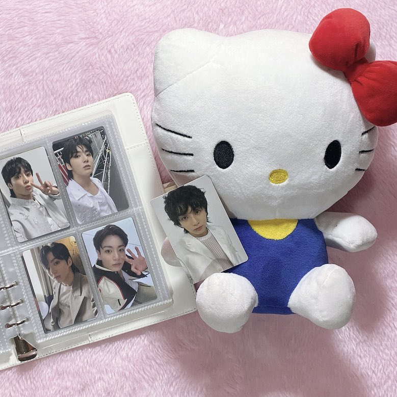 a hello kitty também é jungkook collector! 𐙚 ₊ 🤍 ⊹