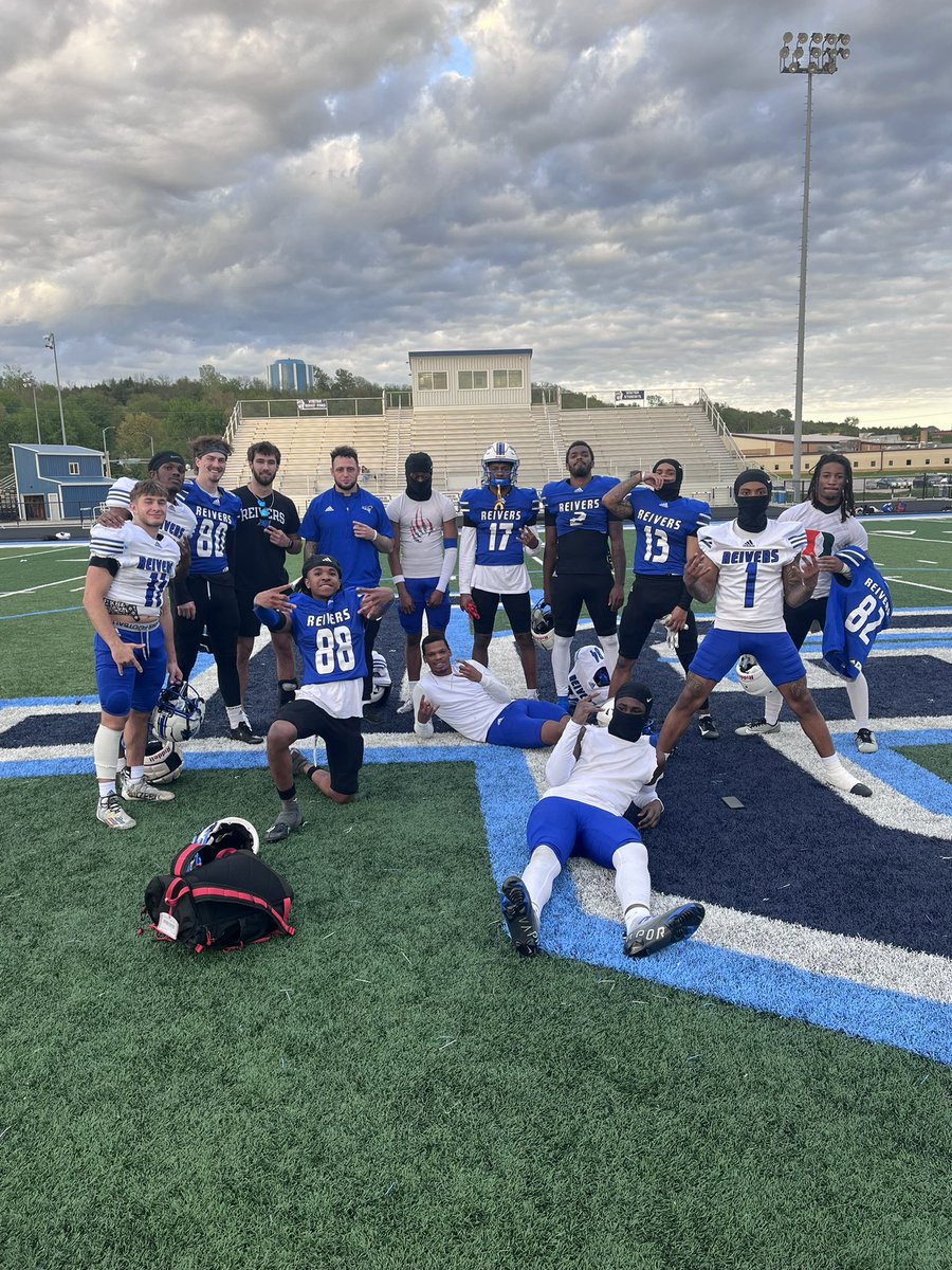 CoachVaughnDame's tweet image. Spring Ball 2024 is in the books ✅  Shoutout to my wideouts this group will be special come this fall  #WRU👀 #SailsUp🏴‍☠️ @ReiverFootball