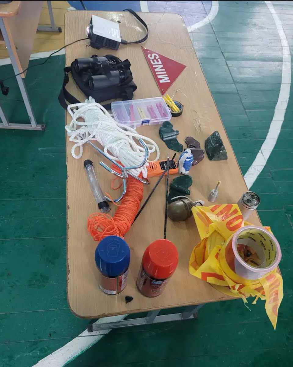 fineod's tweet image. Throwback to our first training in Ukraine where we made do with what we had. Limited tools, but limitless creativity. In combat engineering, imagination is our greatest asset.  🛠️ #EOD #CombatEngineering #Throwback