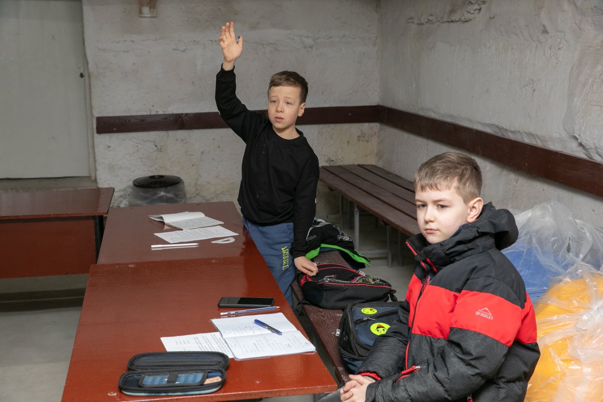 Forced to flee their home due to constant shelling, twins Mykhailo and Oleksii found it hard to focus on their studies in their new location. However, in UNICEF's Digital Learning Center, they now catch up on their studies and connect with other children. @GPforEducation