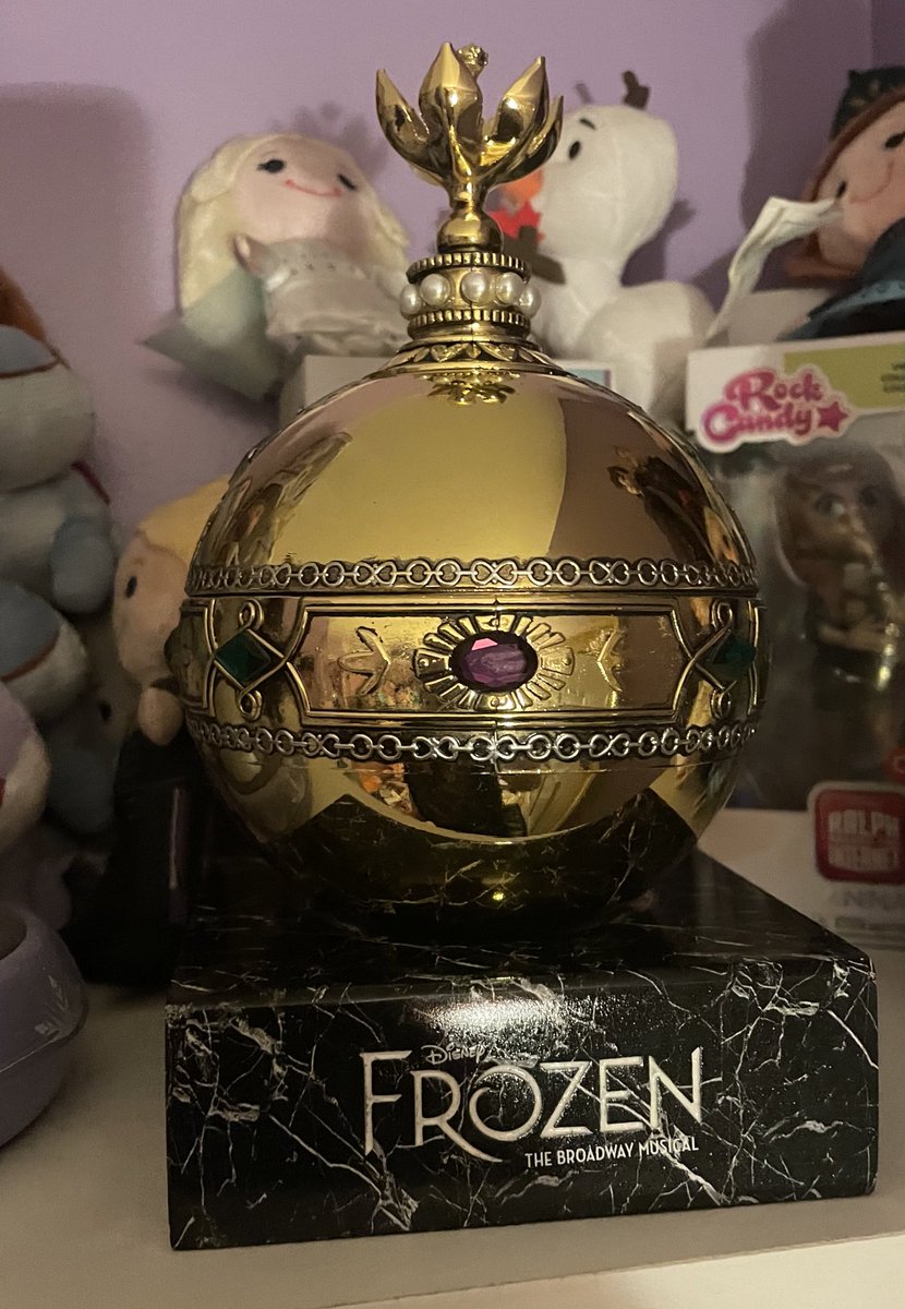 Finally opened my $65 ball from when i saw frozen :3 its so pretty