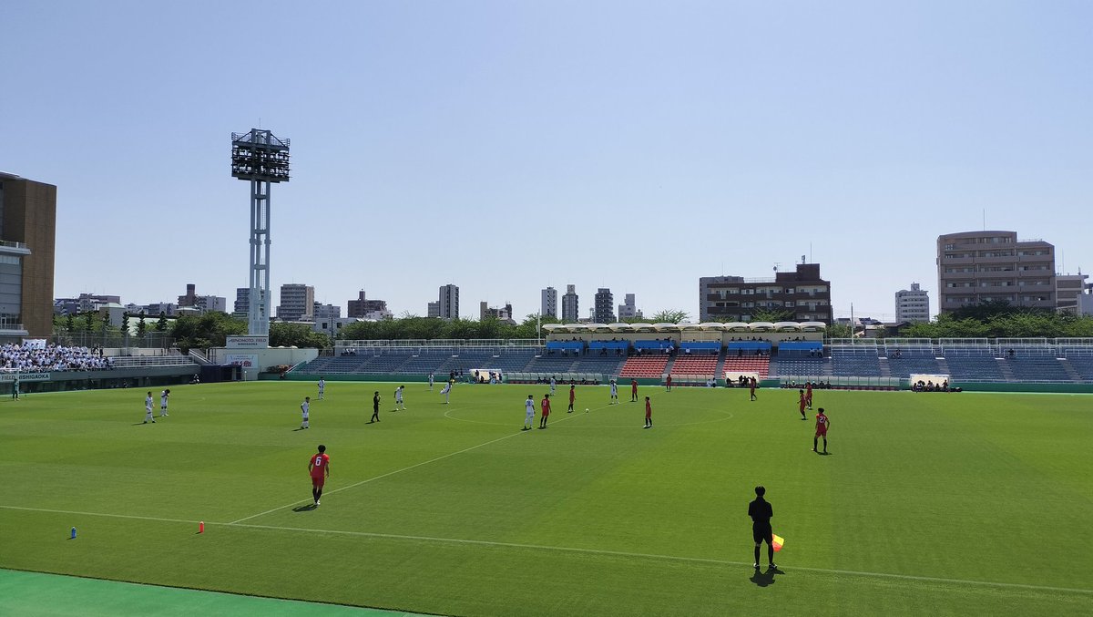 試合終了、日大3🆚4国士舘。
国士舘は開始直後からアクセル全開でジリジリ圧力を掛け前半に2ゴール。
日大はボール回しでは一枚上手でしたが、特に前半受け身になってしまったのが残念。リーグ戦は連敗。
来週は東京都サッカートーナメント決勝が控えているので、何とか立て直したい。
#大学サッカー