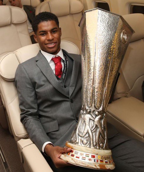 Show me an Arsenal player with this trophy I give you 1000