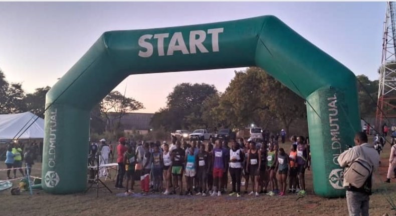 They're off! ‍♀️‍♂️

The @OldMutualZW sponsored 2024 Commissioner General Of Police's Road Race is underway in Victoria Falls, with runners tackling the 5km, 10km, and 21km courses! 
#VicFallsRoadRace #communitydiaries