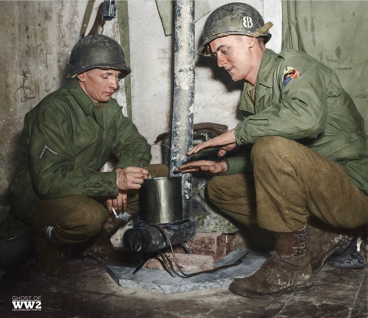 In November of 1944, Pfc. Jack Meyers and Pfc. Don Sather of the 1st Armored Division show off their original oil stove made from German 88 and 77mm shell cases in Italy. 🪖