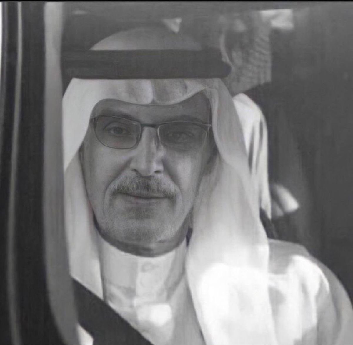 ليس بوسع اللغه أن تصف مايفعله 
الموت عندما يأخذ عزيز من قلب حي .