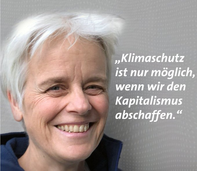 Das lachende Gesicht der Planwirtschaft. Sie will Auto fahren und Fliegen komplett verbieten, ebenso den Neubau von Wohnungen. Jeder darf nur noch 2500 Kal. am Tag zu sich nehmen. Alles nachzulesen in DAS ENDE DES KAPITALISMUS.