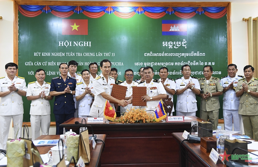 The 5th Regional Command of 🇻🇳 navy & 🇰🇭 Ream Naval Base met in Sihanoukville May 2 to share insights after the recent Mar 14-15 joint patrol. Given the geographical proximity & traditional friendship, the two's navies regularly engages in exchange activities, including in Ream.