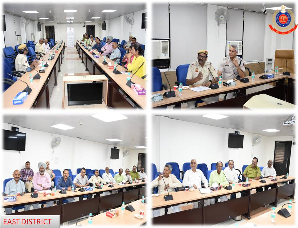 East District, @DelhiPolice organized a cyber awareness program for Senior Citizens, educating them on the risks of suspicious calls, hyperlinks, and the importance of staying vigilant against cybercrime. Ensuring our elders surf the web safely. #DelhiPoliceUpdate @Ravindra_IPS
