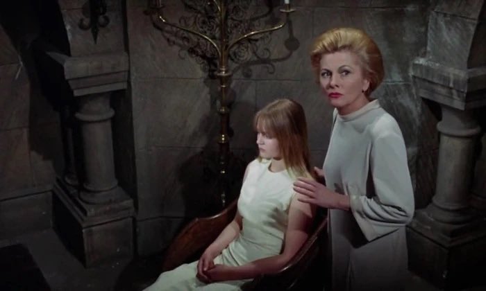 Something for the weekend.. The Witches (1966), the underrated Hammer adaptation of The Devil’s Own by historical fiction writer Norah Lofts starring Hollywood icon Joan Fontaine in her final role. The first in @wshed ‘s Curses, Cults & Covens series every Sunday in May