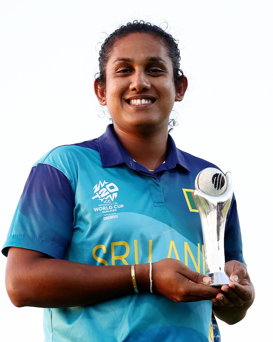 Congratulations Chamari 🇱🇰🙏 Chamari Athapaththu with her ICC Women's ODI Cricketer of the Year 2023 trophy 🏆 Proud ❤️ @58Chamari #SriLanka #LKA #CricketTwitter