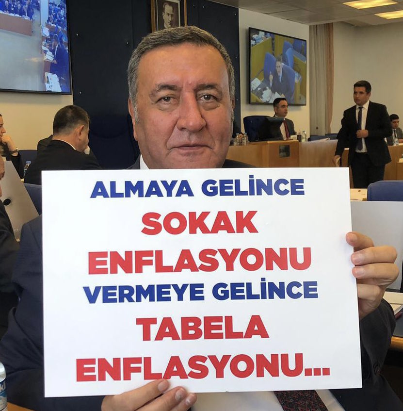 Asgari ücret,emekli,memur maaşları,dul,yetim maaşları sokak enflasyonuna göre artırılmalıdır.Açlık sınırı altında maaş olmamalıdır.Yokluk ve yoksulluk artması toplumsal sorunları katlamaktadır.Madde bağımlılığı,boşanma,evlenmeme,huzursuzluk,şiddet artışı,işsizlik kaygı vericidir.