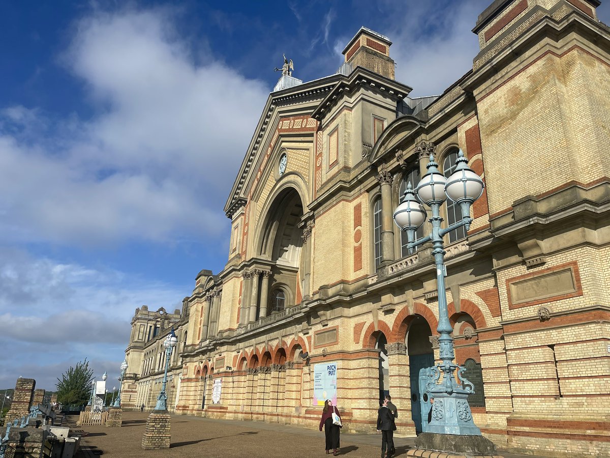 At the GLA count at @Yourallypally this morning and the sun is shining! Best view in London!