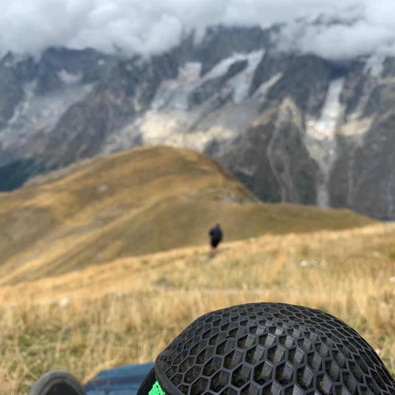 The MKX Knee is puristic and functional at the same time. A 3D Seamless knitted sock with direct injected MKX Knee protector creates a techy featherweight Level 1 protector. The #1 choice of the guides @ridealpinetrails
#amplifi #weareamplifi #protection #mtb #touring #mountains