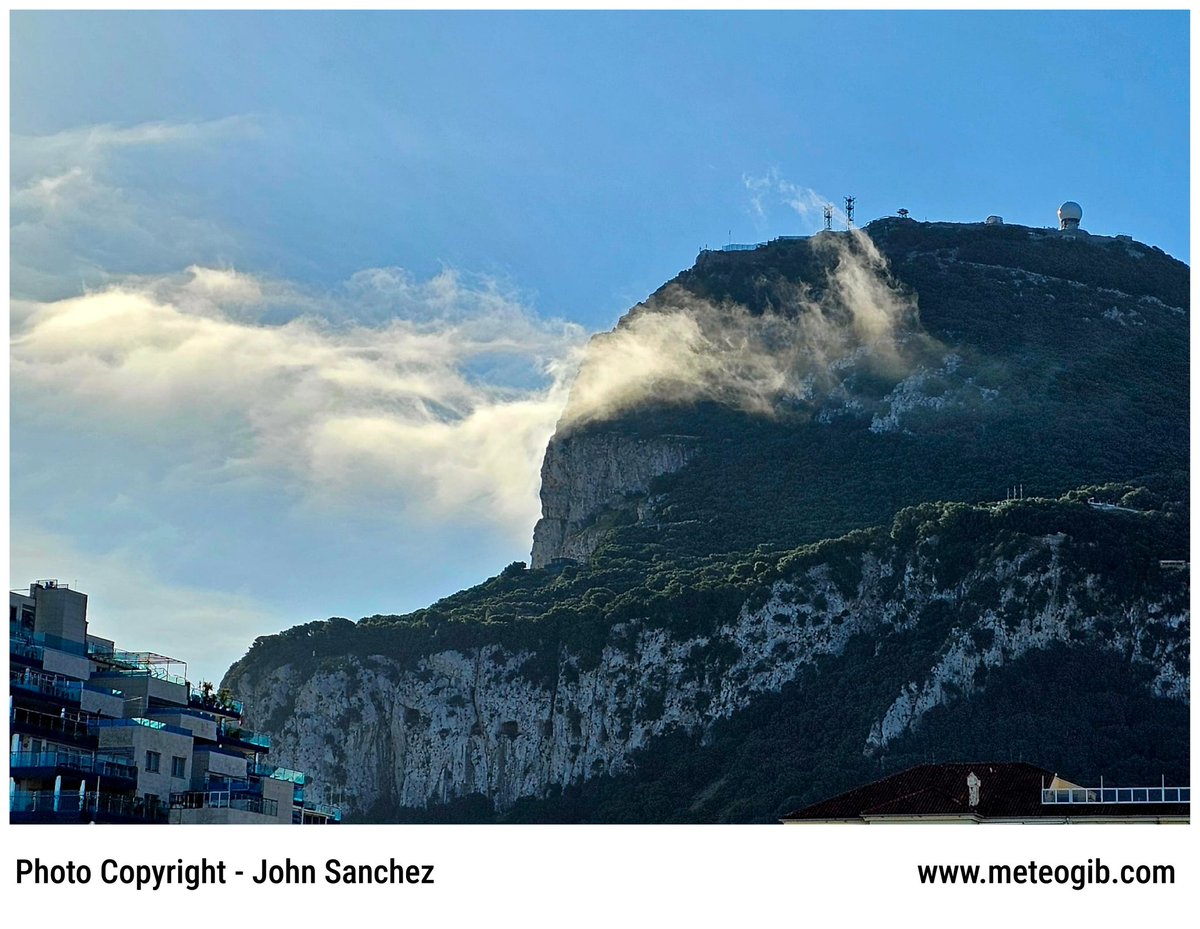 #Gibraltar - 9:15am, 04/05 - as MeteoGib forecast, there's hints of some Easterly to the wind this morning and it's brought with it a few scraps of cloud about the Rock, captured here by follower John @viewtothenorth