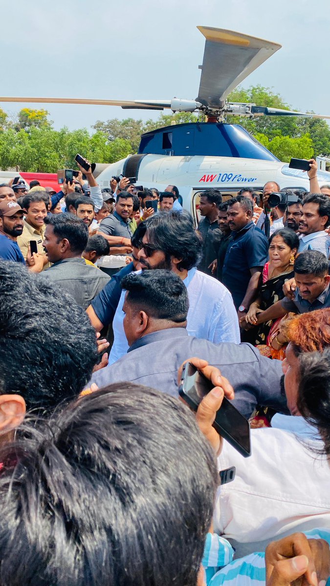 KaLION Landed in #Gudivada mass 🔥 
#PawanKalyan