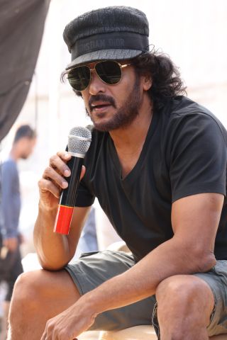 Father of all Indian Director's is here 💥🤫 

Happy #DirectorsDay to all #UppiBoss Fans .

#Upendra #UppiDirects @nimmaupendra