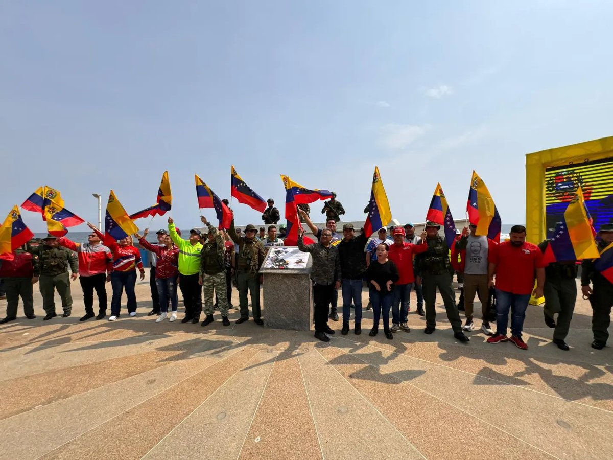 Por ahí tratan de salir esos ‘judas’ para
vender nuestra patria, pero hoy se encuentran con un pueblo unido que va a defender la nación de la mano de nuestro Presidente Nicolás Maduro Moros.

#SomosEspírituPatriótico ❤️🇻🇪
#ConChávezYMaduroPaLaCalle 🇻🇪
#ChavezAhoraYSiempre 🇻🇪🕊️💙