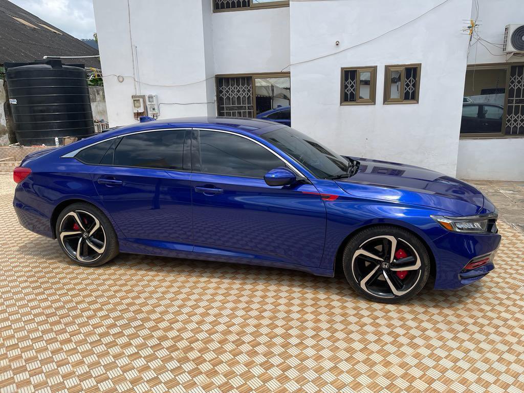 Good morning my lovely please; Please I have here; 2020 model Honda Accord Push start Partial leather seat Reverse camera Nice specked Price 250K Please retweet for me🙏🏿❤️🥹 Location: Eastern