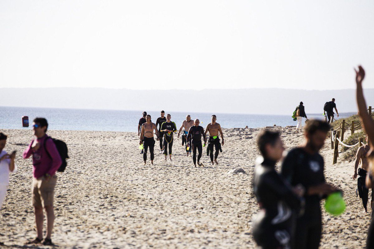 ¡Todo listo en la salida de los 8KM! ¡Así arranca la MARNATON <a href="/eDreams/">eDreams</a> Formentera by <a href="/Balearia/">Baleària 🛳️ Somos mar 🌊</a>!