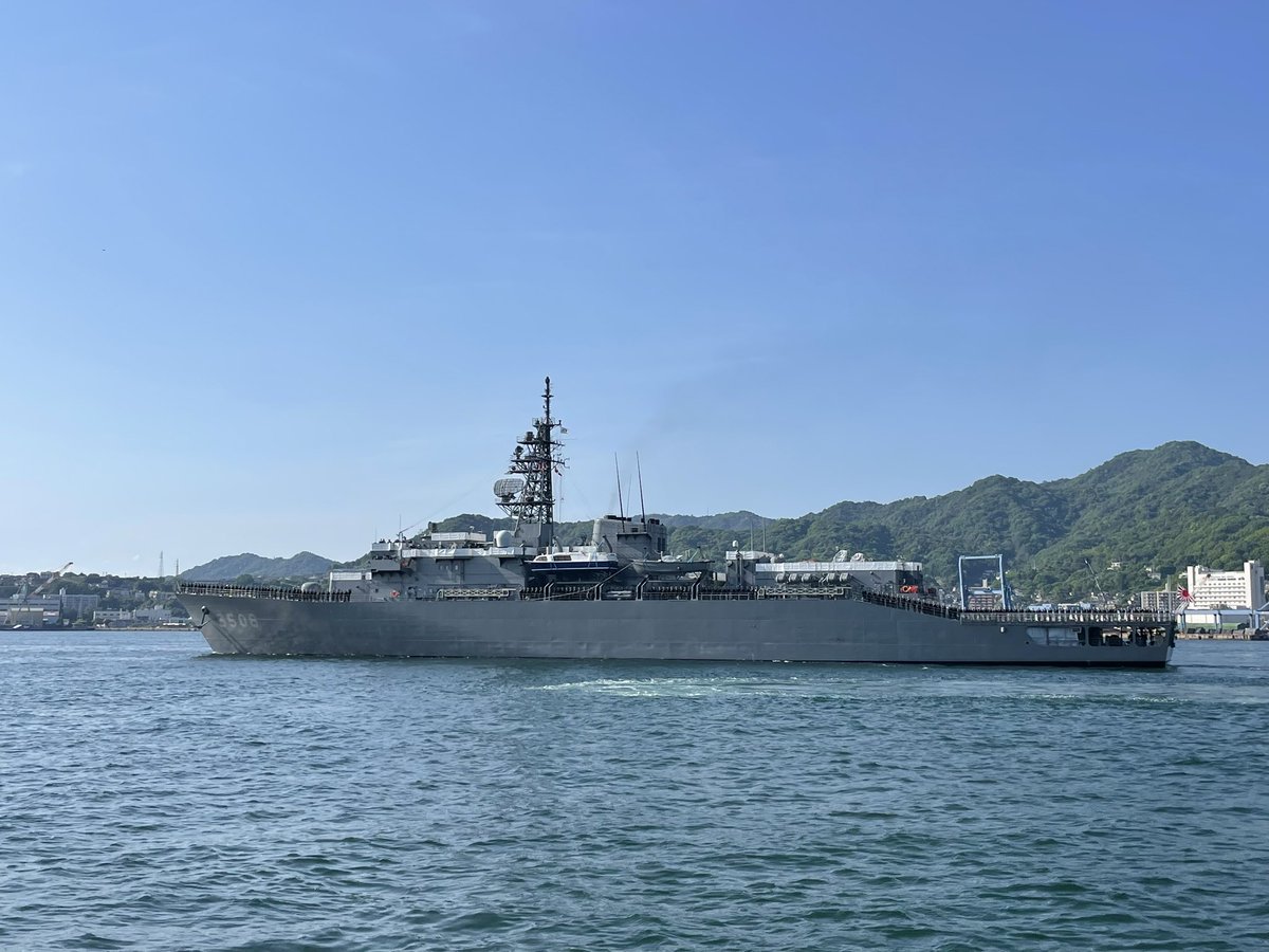 練習艦「かしま」「しまかぜ」呉出港！
行ってらっしゃい！UW！