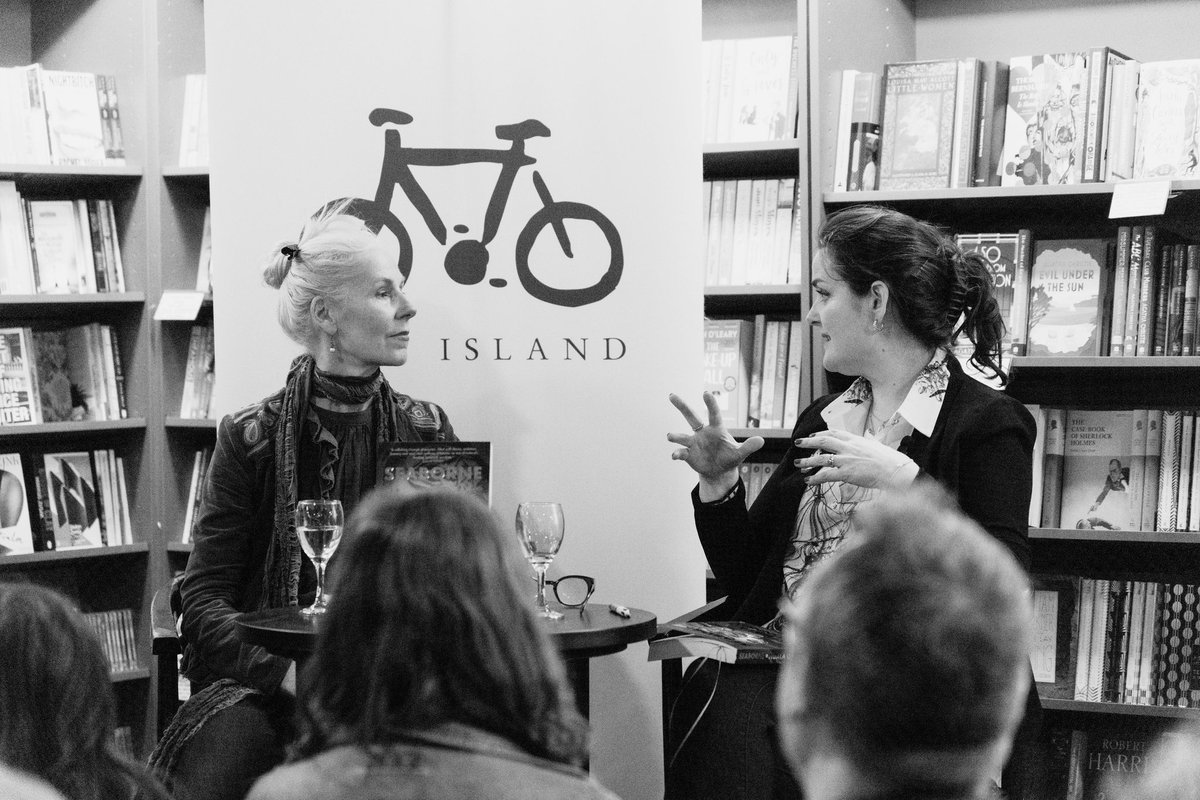 Some of @Miss_Una fab photos of the @Hodges_Figgis launch for #Seaborne