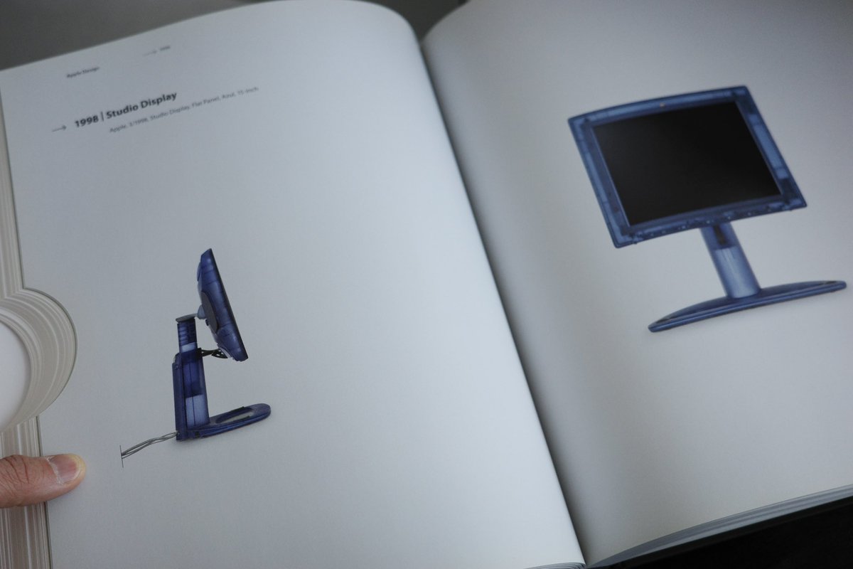 こんな昔にStudio Displayあったの知らなかった。

そしてめちゃめちゃカッコいい。Appleの樹脂プロダクトの時代。