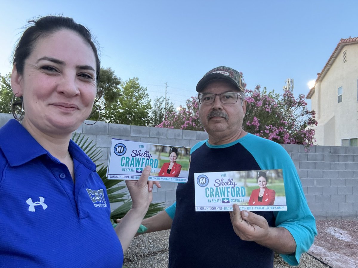 I always get the best engagement on Friday nights! Maybe it’s the in-home happy hours.

Pedro had to ask his wife if he could take a picture w/me &amp; she agreed! 🥰

He wants young people have mentors. I was happy to tell him about my mentorship work w/<a href="/ThePEFtoday/">The Public Education Foundation</a> &amp; <a href="/NASANevada/">NASA Nevada</a>.❤️