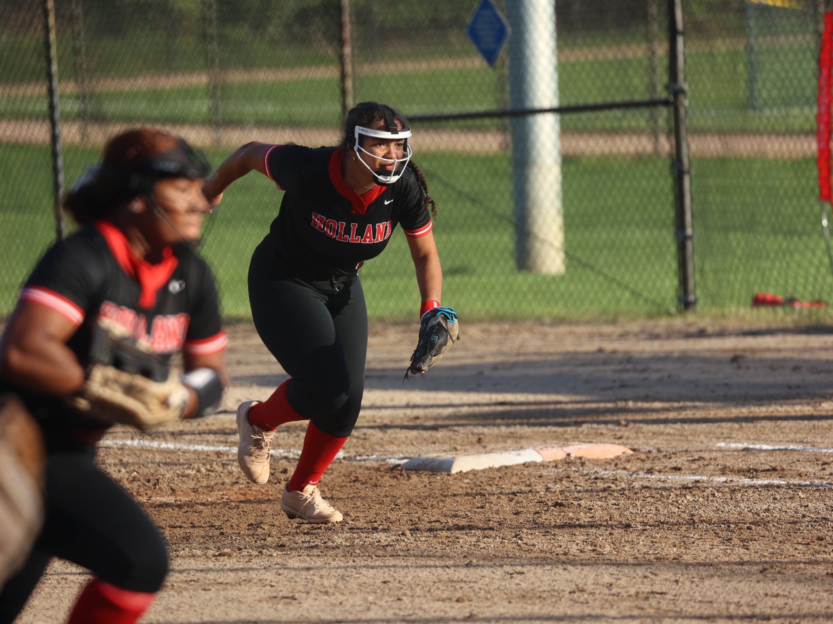 A walk-off win under the lights! #GoDutch hps.smugmug.com/HollandHighSch…