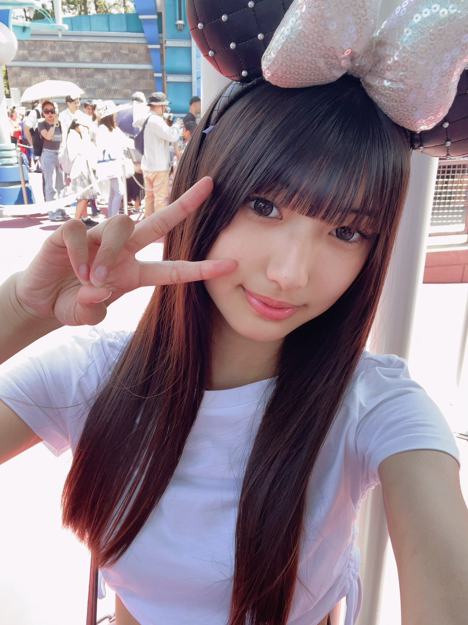 Disney - あやか 真っ赤ディズニー🍒❤️‍🔥 ディズニーでセンター分け勇気出した