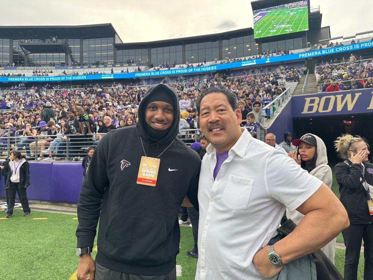 All the Dawgs are out tonight for the spring game at Husky Stadium! Great to see Michael Penix Jr., who I know will continue to serve as an excellent representative for @UW_Football – and our city – on the biggest stage!