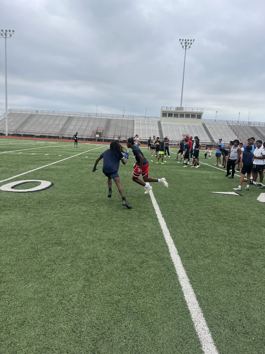 Thanks Coach Skinner for taking the pictures can’t wait to go next year you will see a ton of improvement !!💪🏾

#VFND #recruitthevikings  #ballislife #ballislifeyouth #nba #underrated #neoyouthelite #basketball #madehoops #texasranked #middleschoolbasketball #toprecruit #baller