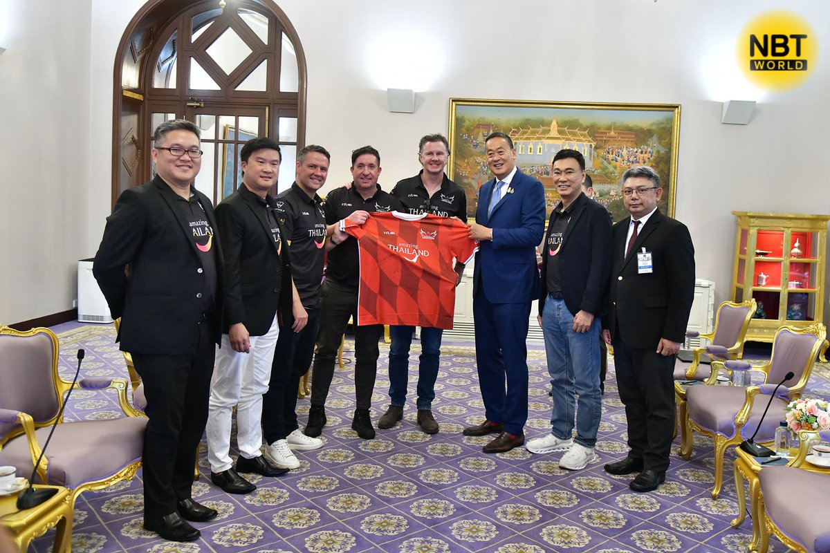 PM met with former Liverpool players at Government House during their visit for the 'Living Legends: THE KOP DNA II' event.

See more: Facebook.com/nbtworld

#ThailandFootball #PremierLeague #LiverpoolUnited #TourismBoost #SportsEvent