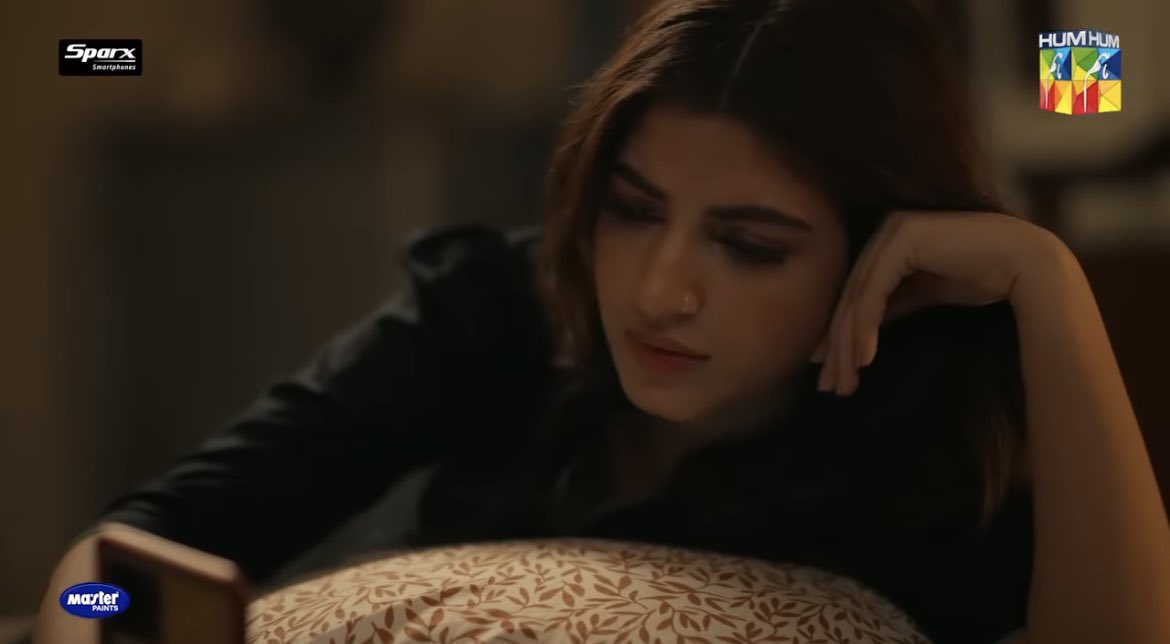 What can be said about Husna? #KinzaHashmi is ethereally beautiful as this young, magnetic, manipulative girl seeking success & independence through every shortcut possible. But will she destroy her life by trusting the wrong people - including herself? #KhushboMeinBasayKhat