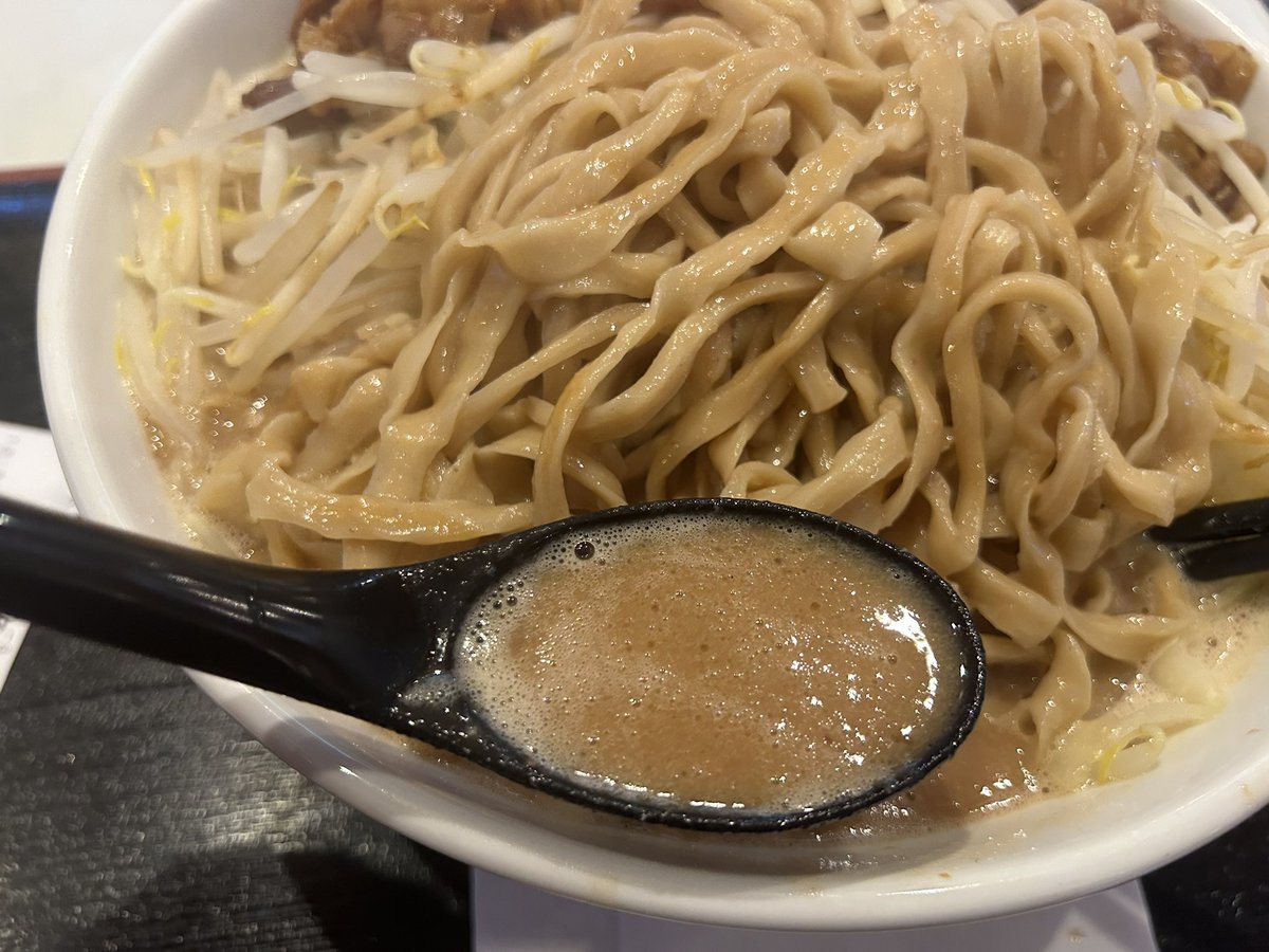 二代目麺屋こうじ@太田市
角ふじ🍜特盛り、脂多め、麺カタ、ニンニク少なめ🐷
久しぶりの麺屋こうじの角ふじ、麺もスープも、美味っ👍
少し味が濃いめだったかな😙
😋😋😋😋😋
#二代目麺屋こうじ #ラーメン #角ふじ #二郎系 #太田市