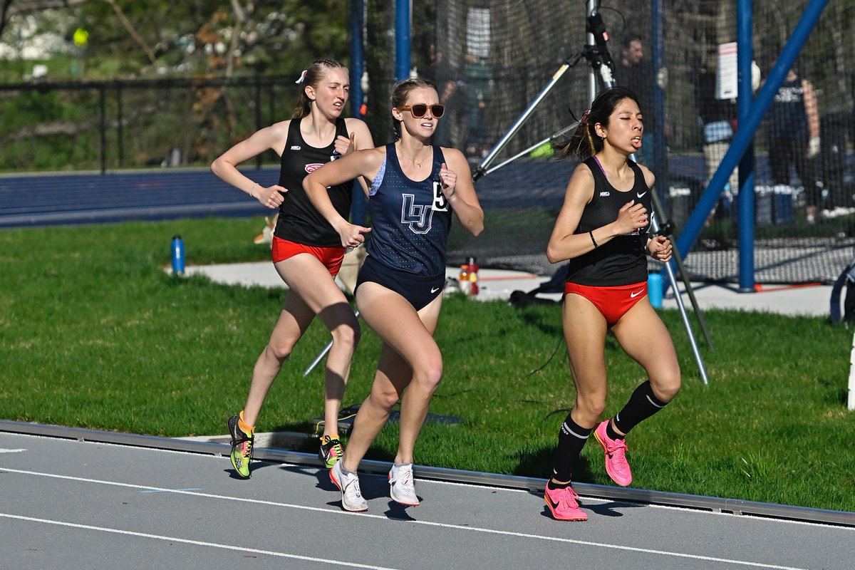 Cristyn Oliver of @LawrenceXCTrack broke a 41-year-old Lawrence record in the 1,500 meters at Friday's Fox River Showdown. Her time of 4:45.11 nipped Julie Wick's 1983 record of 4:45.14!