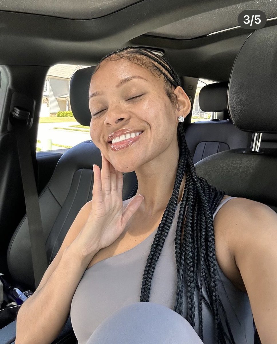 Unpopular opinion but @DaRealPrettyVee is so fine 😩🥰🥴… just natural beauty ❤️💯 #prettyvee #naturalbeautiful #nomakeup #freckles #comedian