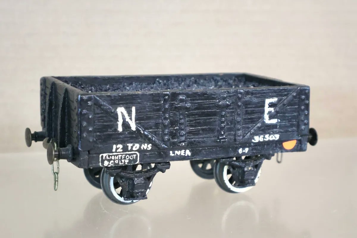 @tomthetankengi4 Imagine Caine is a LNWR coal tank and bubble is a LNER 5 plank wagon with barrels of bubble liquid