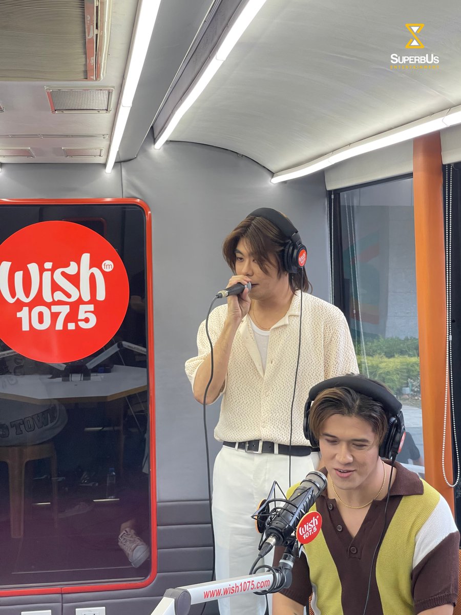 [#PHP | On-Board Photos] Thanks, @wish1075, for having our quartet again on your show and to all the Pearls who came to give their support! 🖤💛 #PHPatWishBus #PRESS_HIT_PLAY @PressHitPlay