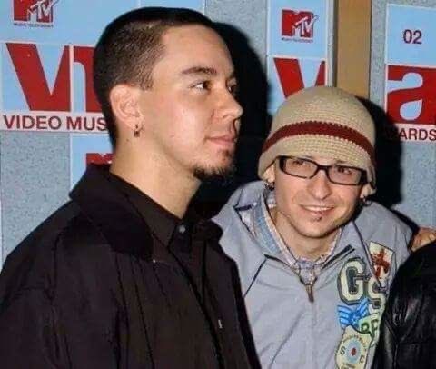 i want someone who looks at me the way chester looks at mike in this photo 😔💔