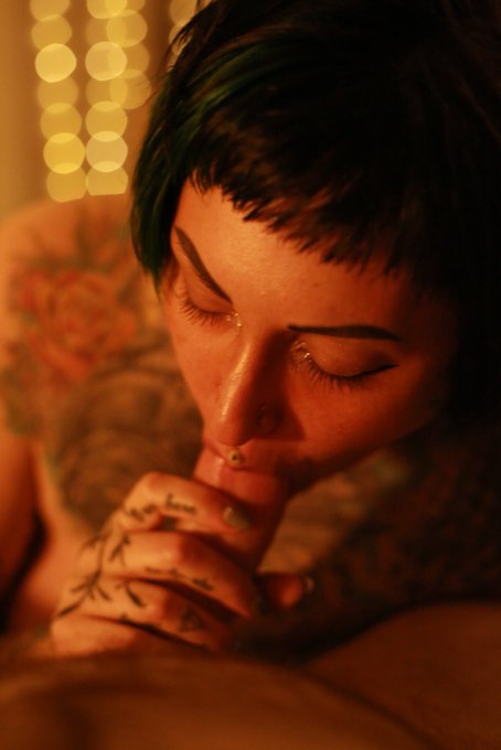 I look so good with his cock in my mouth 😍 https://t.co/7zdwp7aDy7<a href="/tag/mvsales"class="tags"><span>#mvsales</span></a>