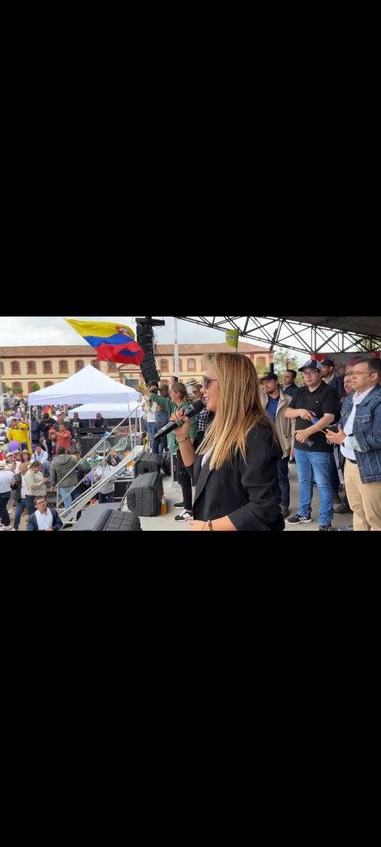 @caligulacat Jajaja acá los del partido verde @SandraOrtizN @JaimeRaulSt @CaroEspitiaJ que les votan todo por puestos y $$$ en la tarima de la marcha que se robaron del día de trabajo en Tunja Boyacá el 1 de mayo... ¿algúna duda? ¿ o se le pregunta a @JorgeELondonoU q hace parte del gobierno