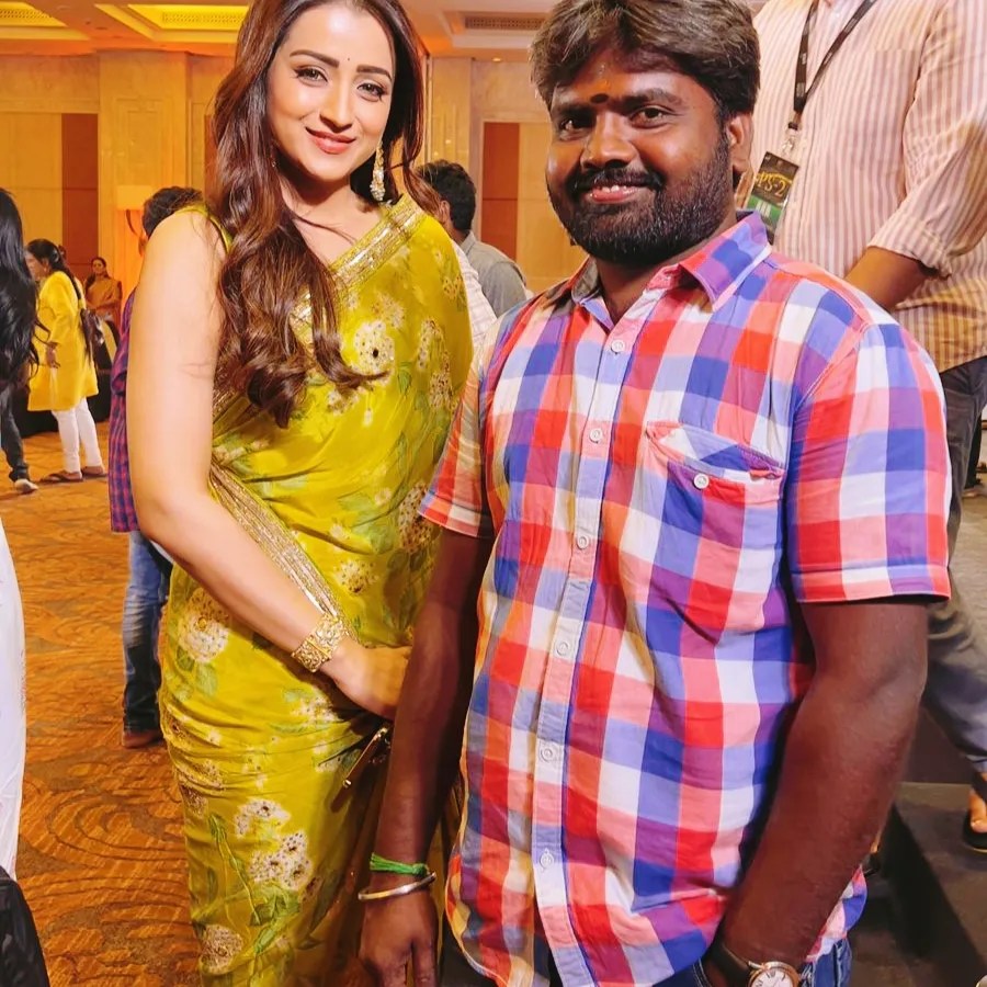 GMtKUmJWIAAuI9x?format=jpg&name=900x900