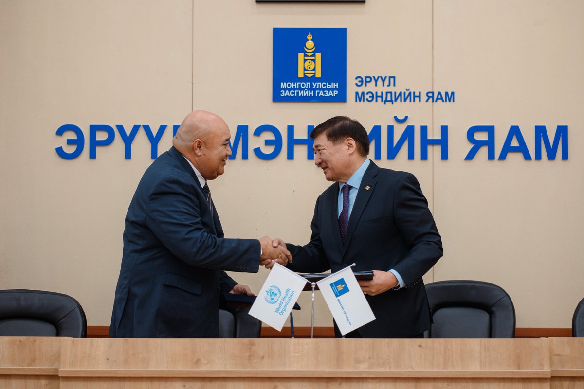Dr Piukala and Minister of Health H.E. Mr Chinzorig Sodnom @EruulMendiinYam signed the #Mongolia-WHO Country Cooperation Strategy 2024-2028, marking a new chapter to tackle challenges, sustain health gains, and ensure future resilience in the country 🇲🇳.